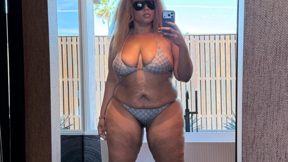 Lizzo a slăbit 27 de kilograme și pozează într-un bikini de aproape 1000 de dolari