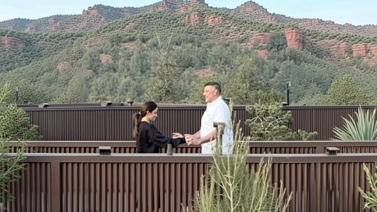 Mike Vrabel și Dianna Russini, prinși ținându-se de mână la un hotel de lux