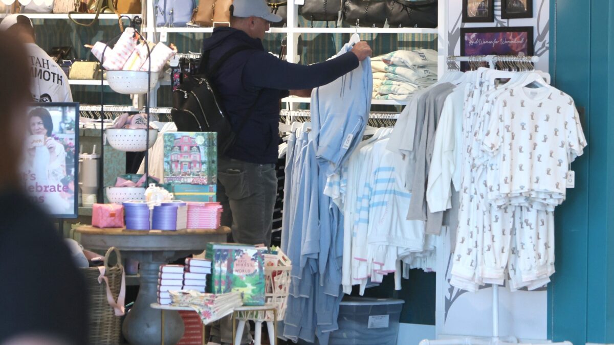 Mike Vrabel, prins cumparand un cadou sotiei dupa pozele scandaloase cu jurnalista