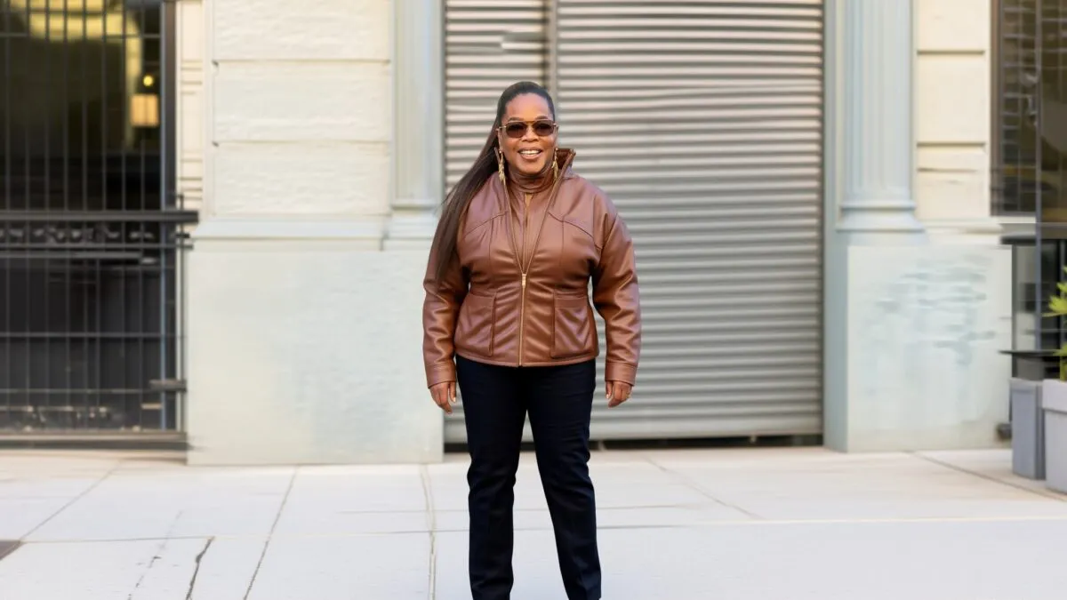 Oprah Winfrey poarta un set lejer de primavara ce costa de la 11 dolari