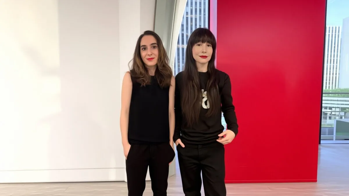 Noul ruj 2-în-1 al lui Pat McGrath, purtat de Taylor Swift, costă 32 de dolari