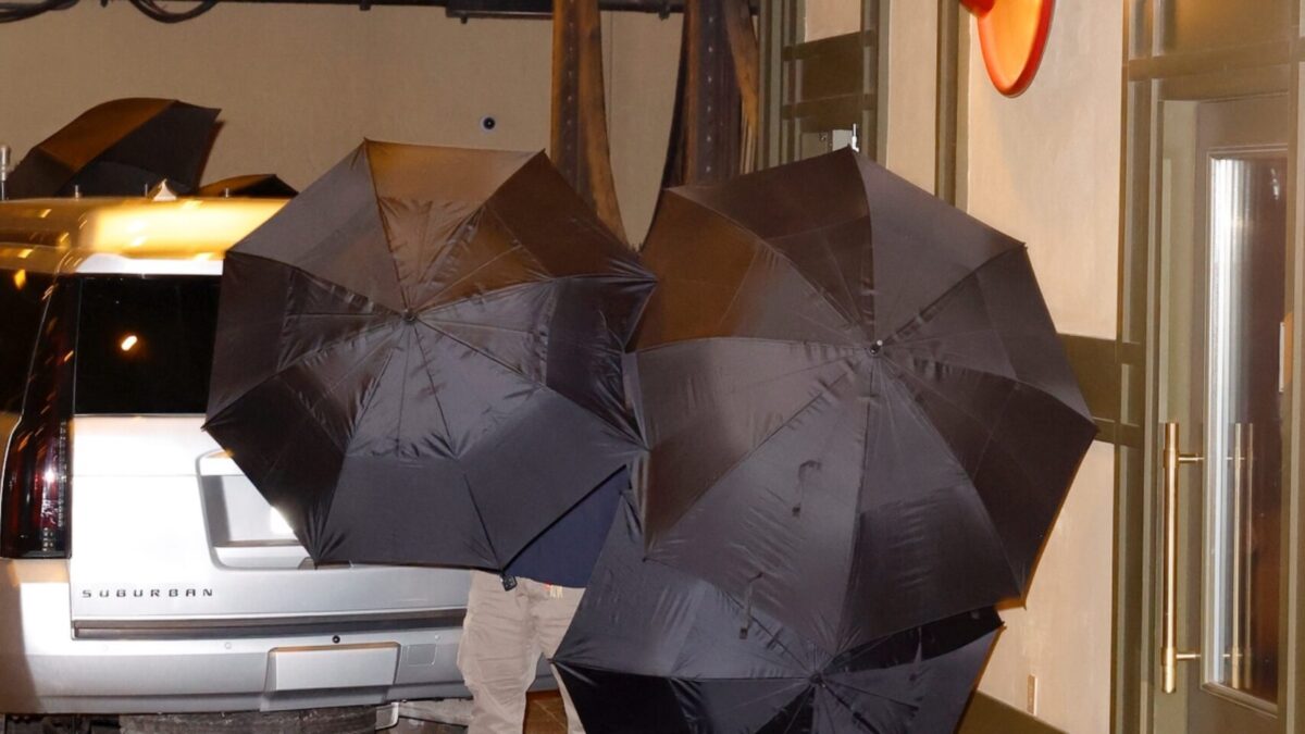 Taylor Swift, bacșiș de 200 de dolari pentru muzicieni după o noapte intimă cu Travis Kelce