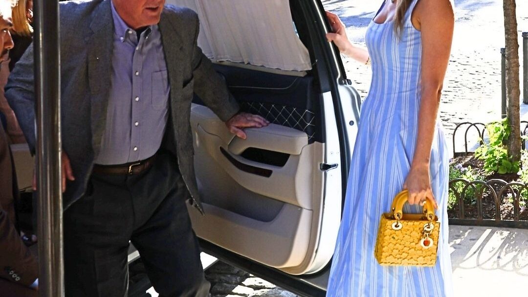 Taylor Swift, apariție rară cu o geantă de 10.000 de dolari înainte de nunta din iulie