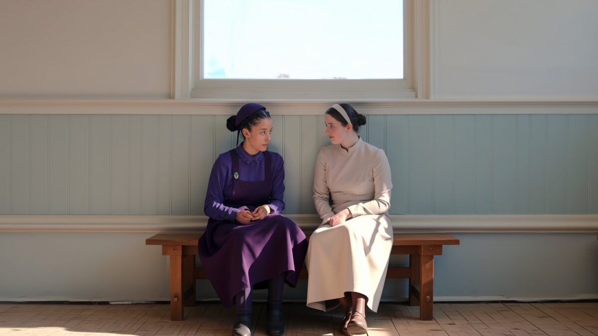 The Testaments a lansat primele 3 episoade. Cum vezi gratis continuarea la Handmaid’s Tale