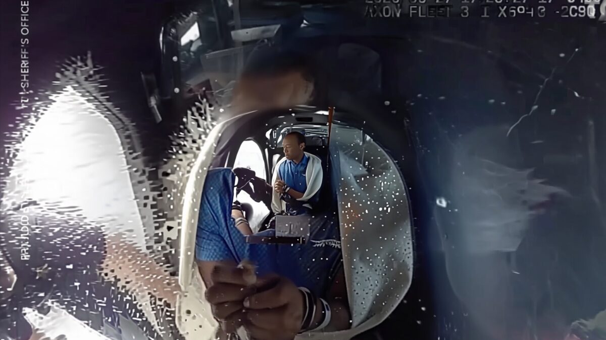 Tiger Woods, iritat în mașina poliției după arestarea pentru condus sub influență