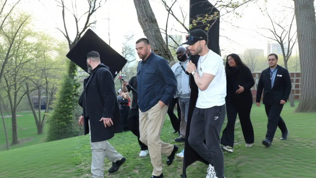 Travis Kelce filmează prima campanie Tommy Hilfiger susținut de Taylor Swift