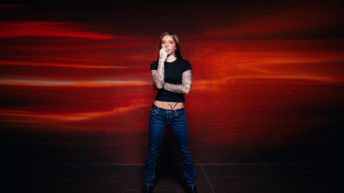 Young Miko anunta turneul Late Checkout cu 31 de concerte in 11 tari