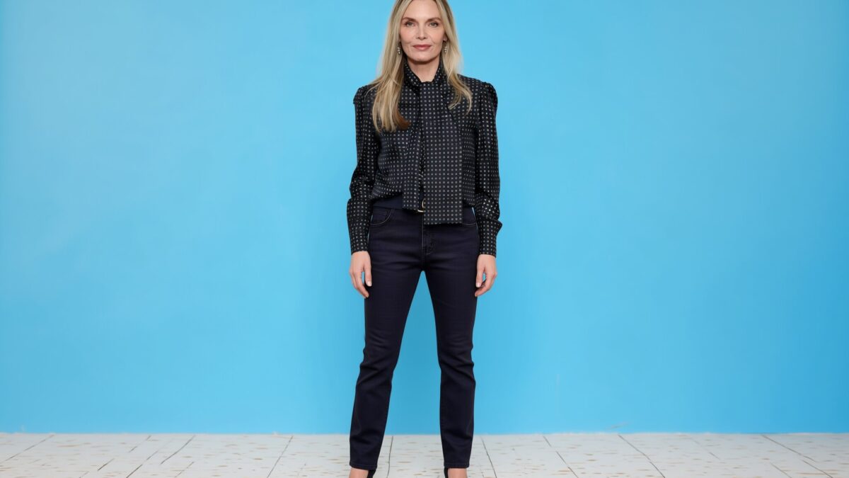 Bluza eleganta a lui Michelle Pfeiffer are o copie de 27 dolari pe Amazon