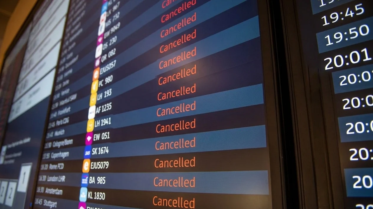 Haos pe un aeroport major din Europa. Jumătate din zboruri anulate pe 12 mai