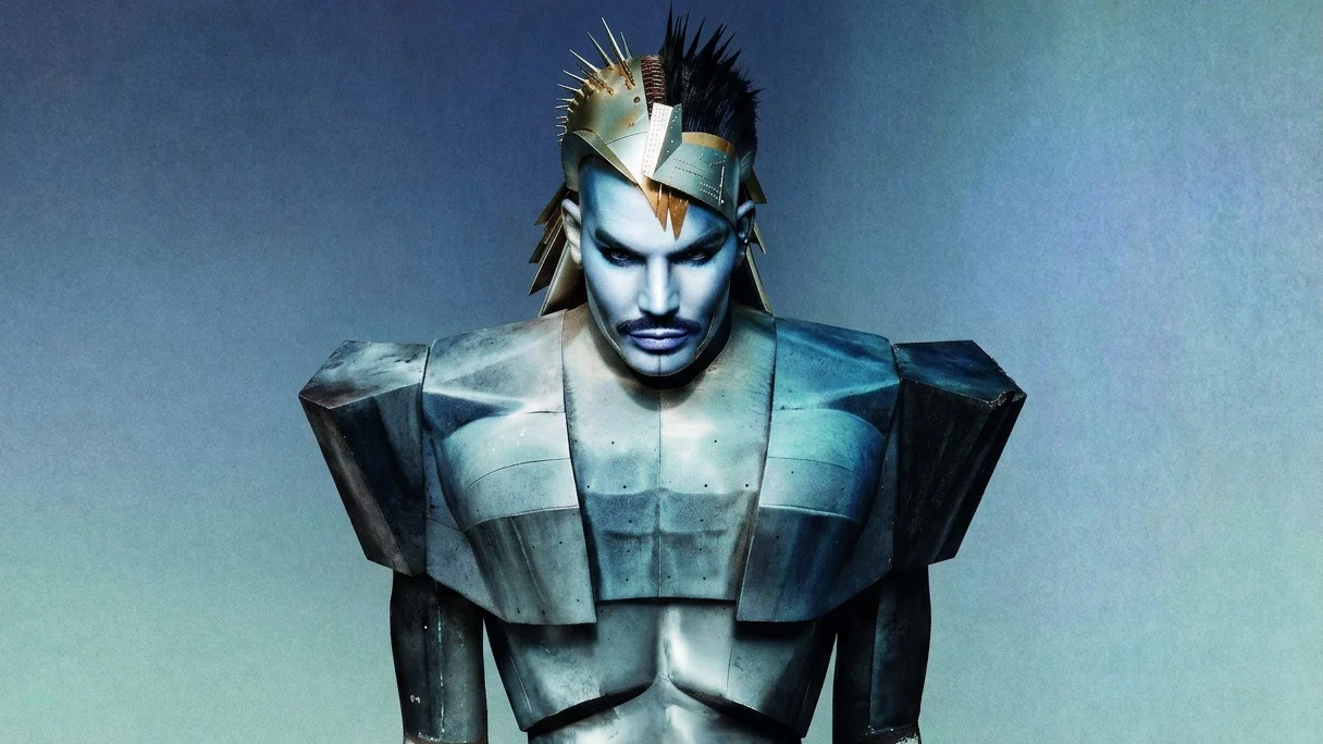 Adam Lambert lanseaza albumul Adam. A vandut casa din Los Angeles si se muta la New York