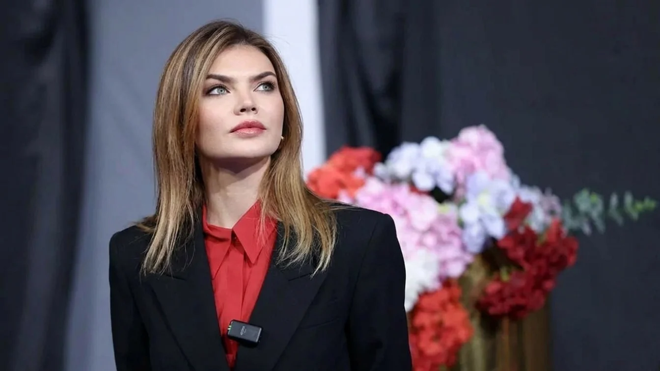 Alina Kabaeva, presupusa iubită secretă a lui Vladimir Putin, acuzată de nepotism de părinții copiilor pe care îi antrenează. „O urăsc”