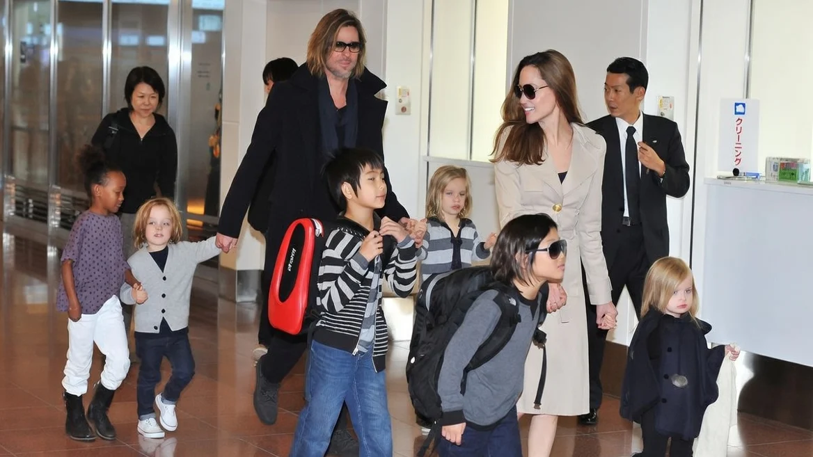 Angelina Jolie muta familia din Los Angeles. Toti copiii renunta legal la numele Brad Pitt