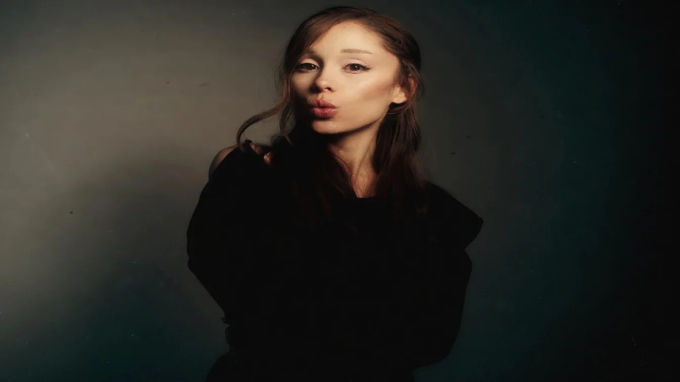 Ariana Grande lanseaza albumul Petal pe 31 iulie. Artista sugereaza ca renunta la turnee