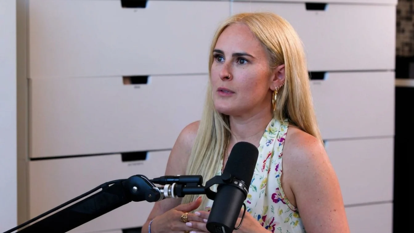 Rumer Willis being interviewed on "The Inside Edit."