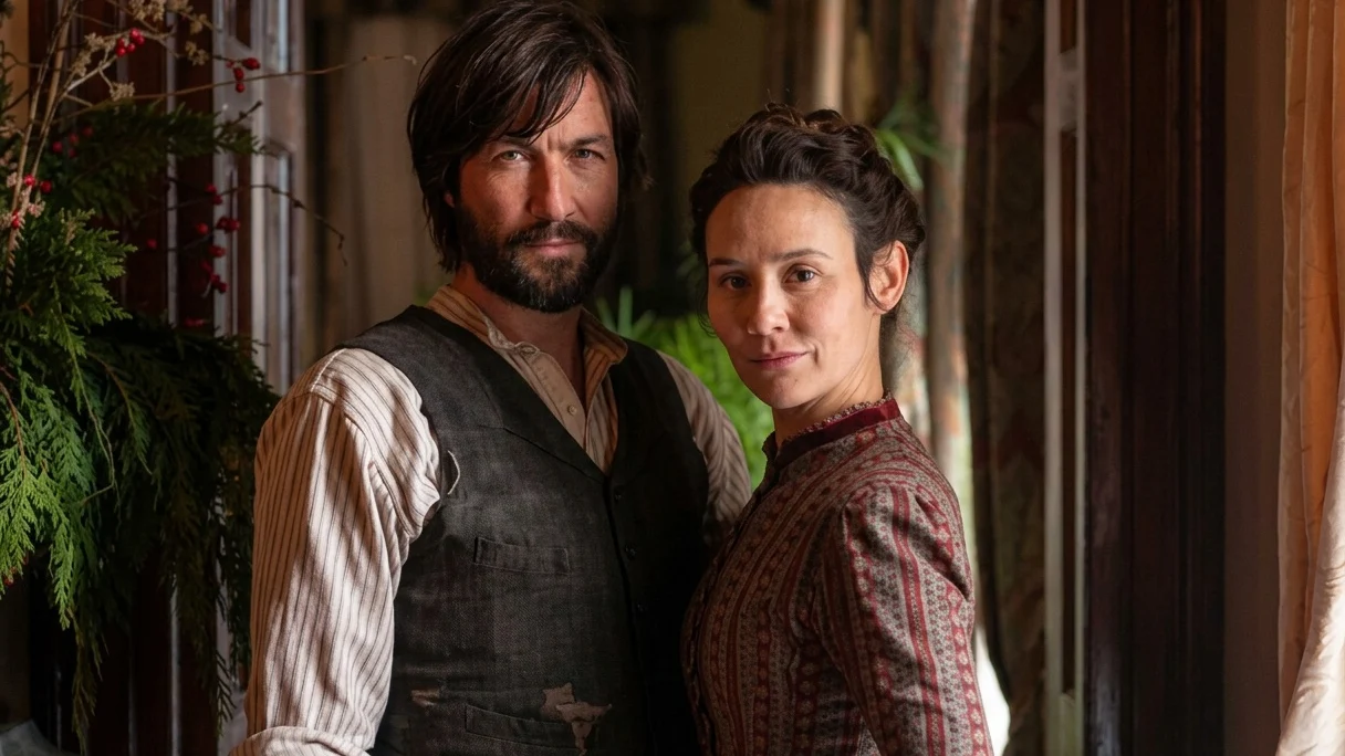 Characters Mary Hardacre (Claire Cooper) and Sam Hardacre (Liam McMahon) in The Hardacres