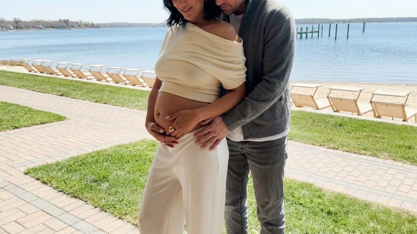Danielle Olivera este insarcinata cu Eoin Heavey. Emisiunea În The City debuteaza pe 19 mai