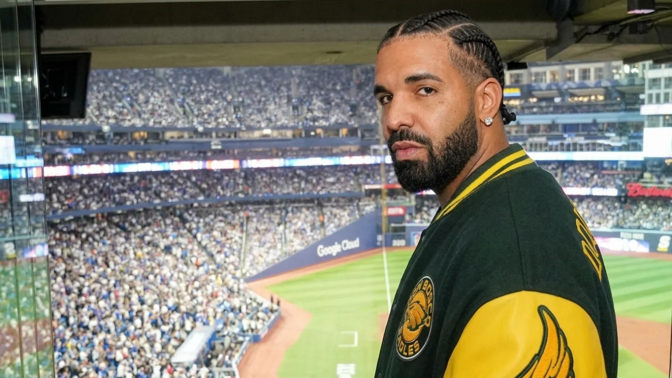 Drake lansează trei albume simultan pe 15 mai. Promovare inedită cu blocuri de gheață în Toronto