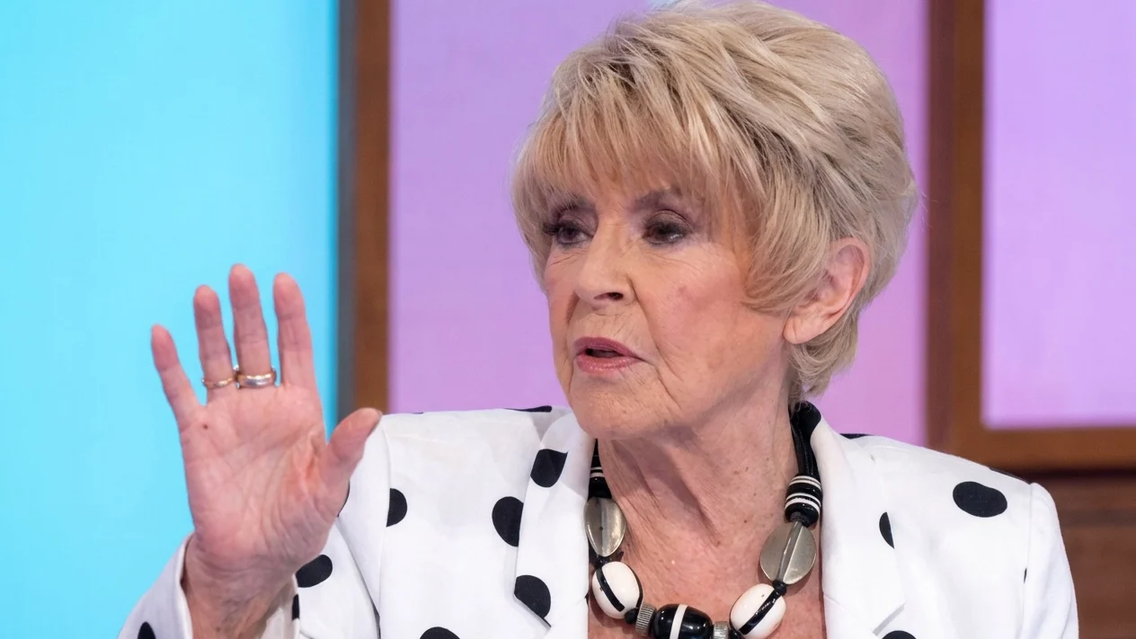 Gloria Hunniford si Kaye Adams s-au certat in direct la Loose Women. Disputa a pornit de la politica