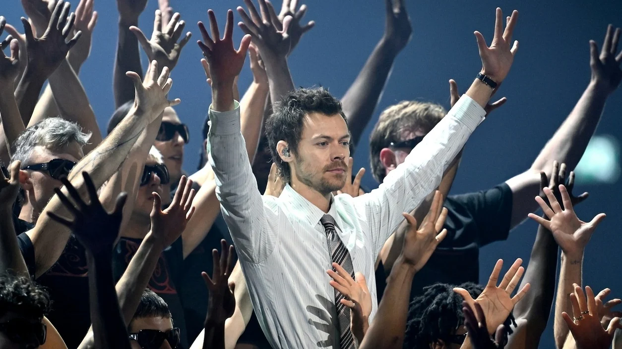 Harry Styles a lansat turneul Together Together in Amsterdam. Cele 50 de concerte din 2026