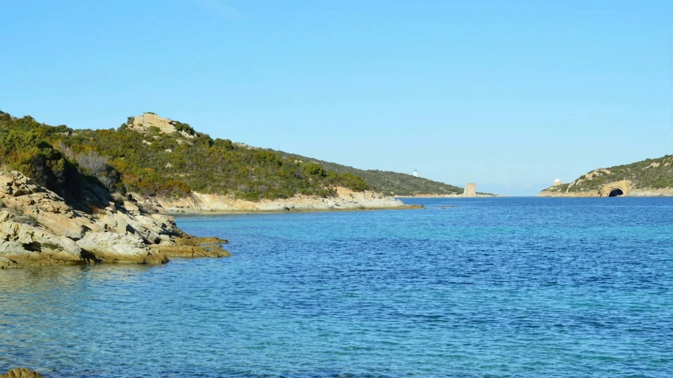 Insula Makri din Grecia se vinde cu 247.000 de euro. Pretul a scazut de la 8 milioane - imagine 1