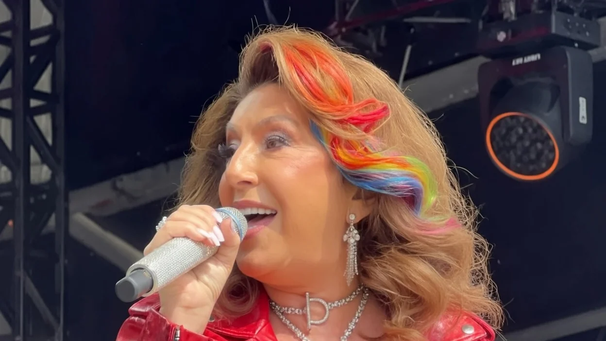 Jane McDonald a facut show la Mighty Hoopla la 63 de ani. Fanii cer prezenta ei la Glastonbury