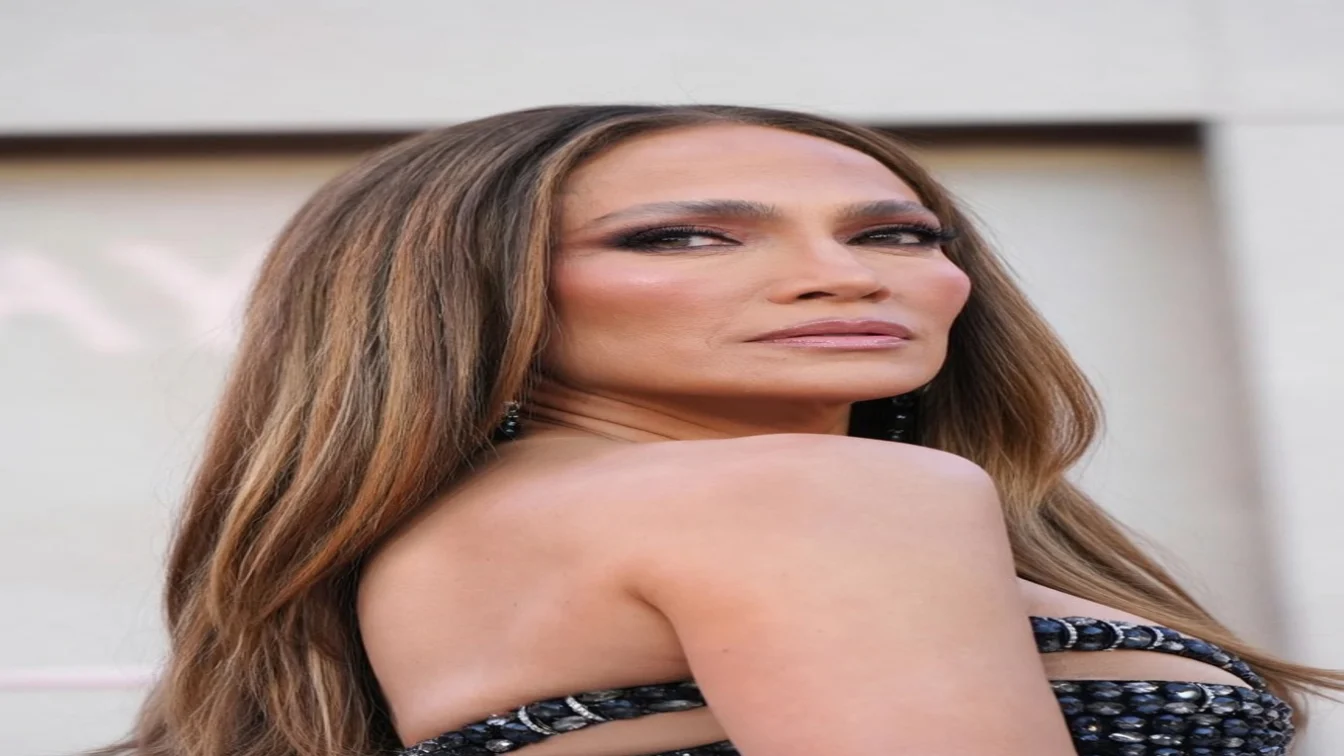 Close-up of Jennifer Lopez wearing Atelier Versace jewellery and beauty look at the Office Romance premiere in Hollywood.