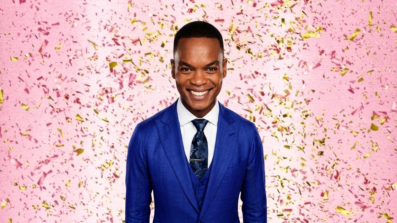 Johannes Radebe a dormit pe strazi inainte de succes. Acum prezinta Strictly alaturi de Emma Willis