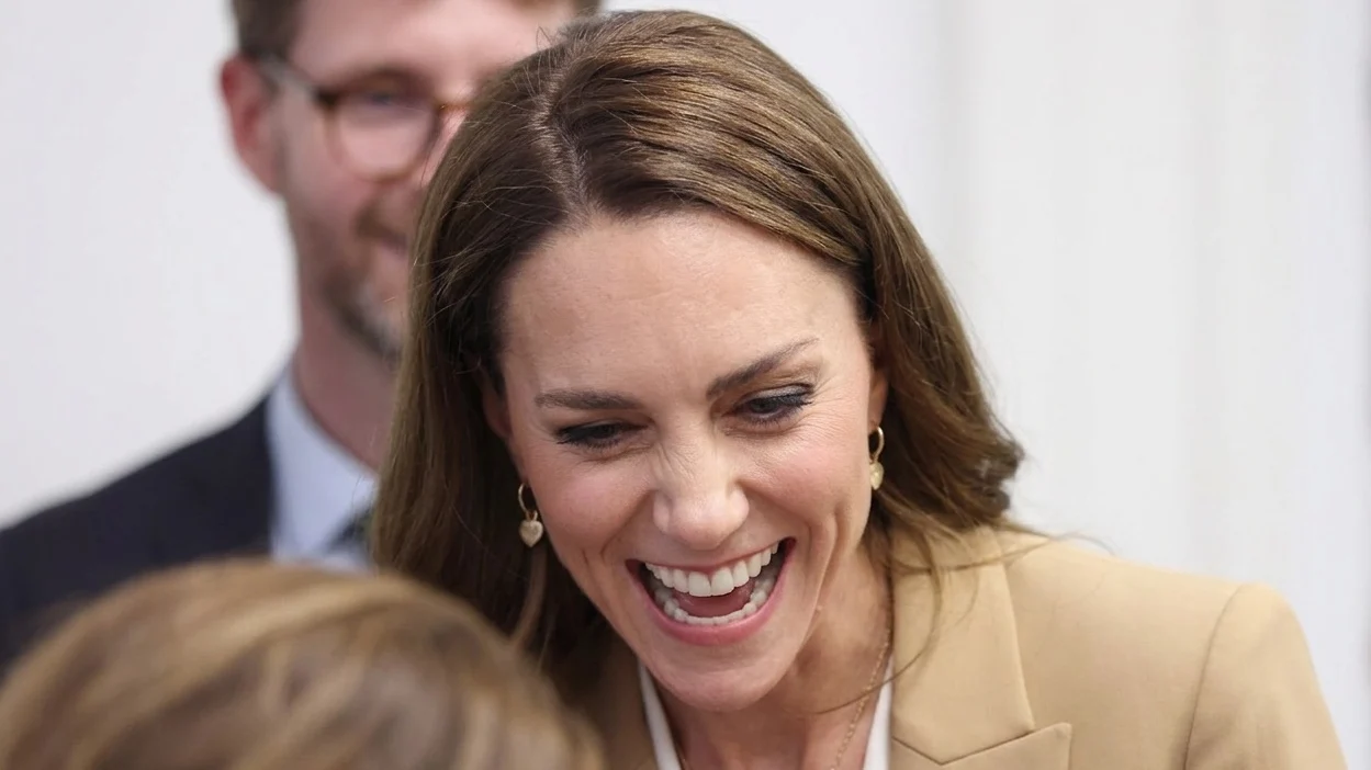 Kate Middleton interzice telefoanele mobile pentru cei 3 copii. Decizia strictă a familiei regale