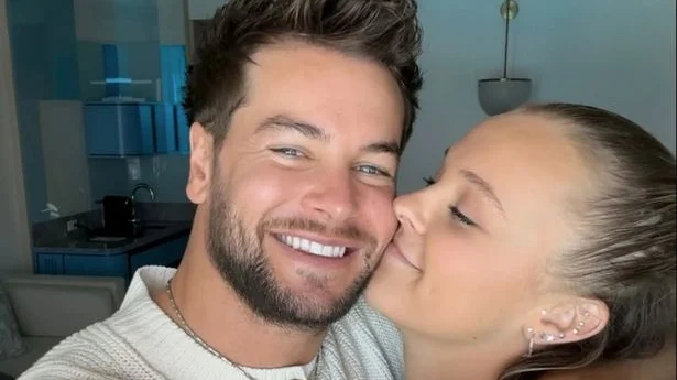 Chris Hughes vorbeste despre disparitia sotului lui Katie Price. Fostul rival o compatimeste
