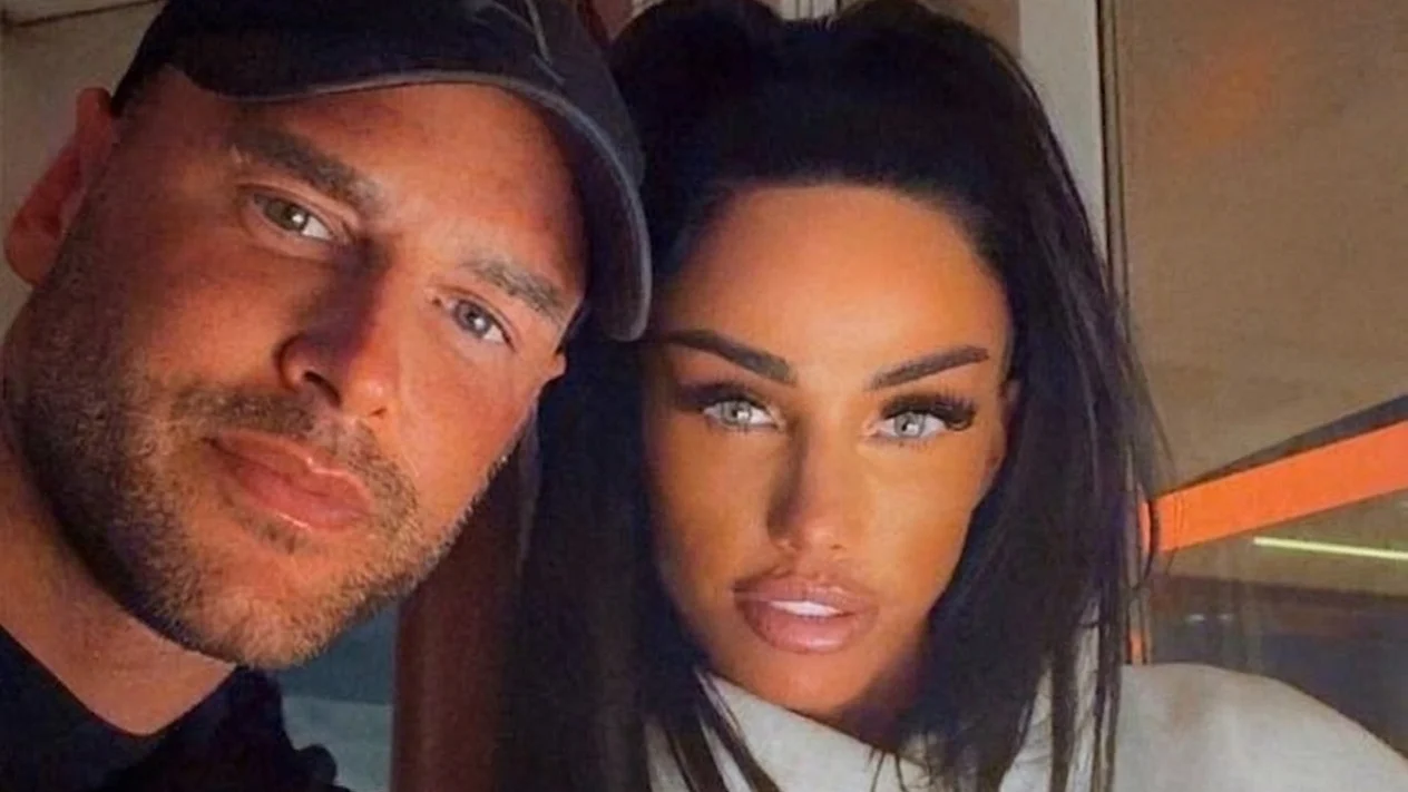 Katie Price isi asteapta sotul de patru zile. Lee Andrews a ratat zborul spre Marea Britanie