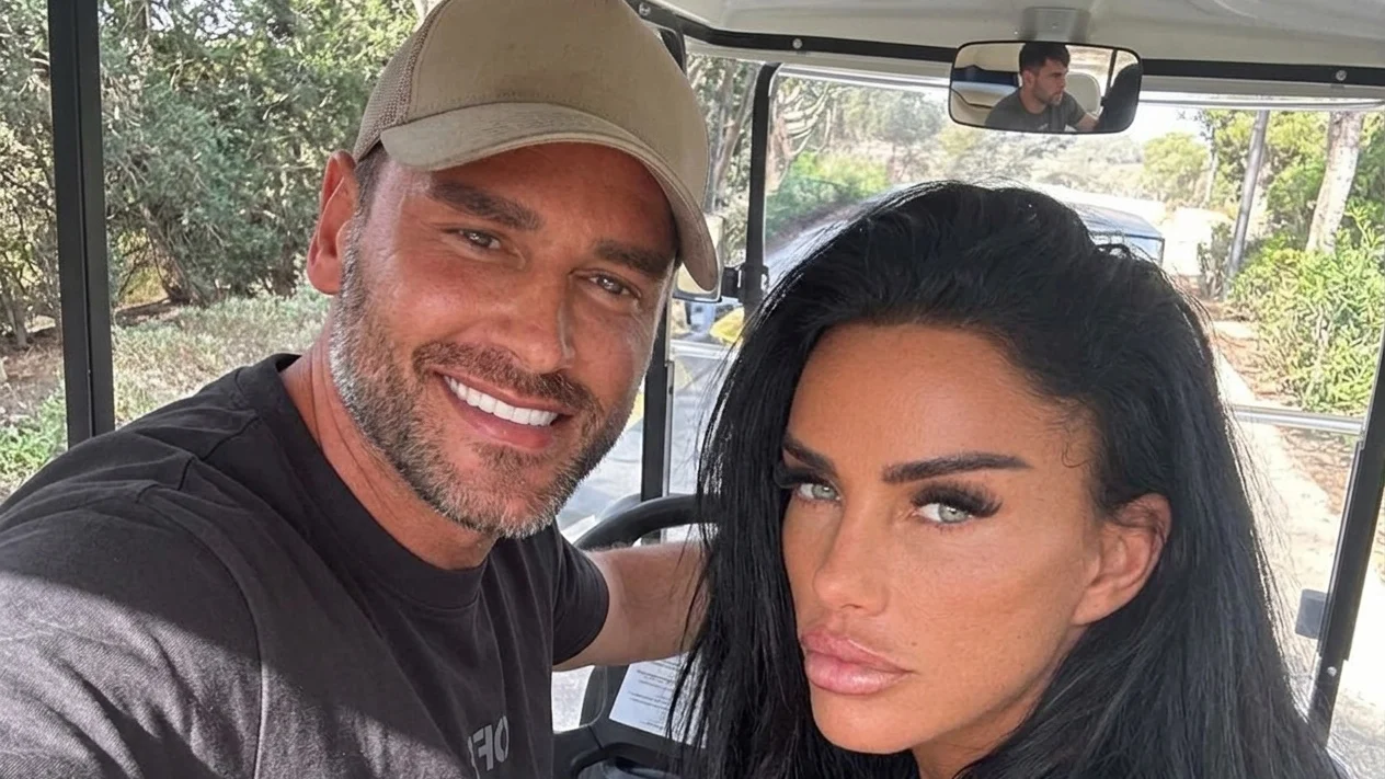 Katie Price's sister Sophie warns her about her new husband Lee Andrews after he fails to make UK flight