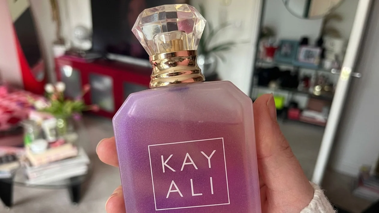 Parfumul Kayali Vanilla Candy Rock Sugar 42. De ce atrage complimente si cat costa acum