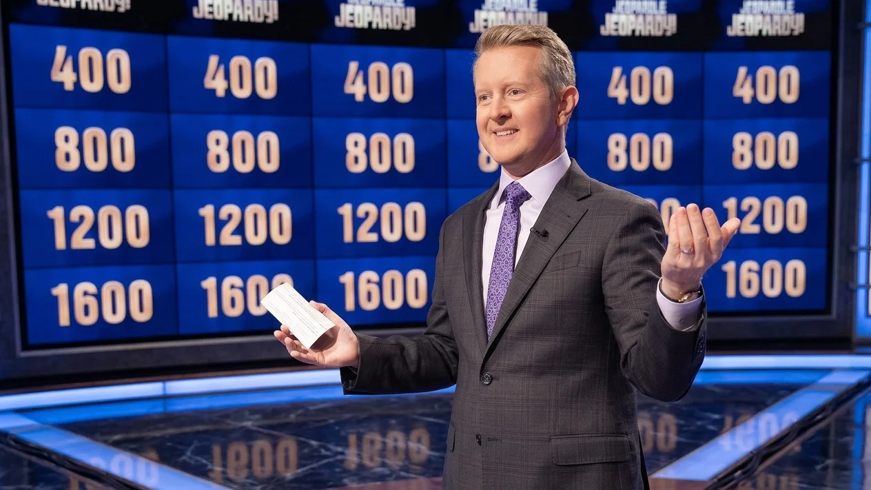 Ken Jennings dezvaluie minciuna de la filmarile Jeopardy. Prezentatorul schimba costumul la zece minute