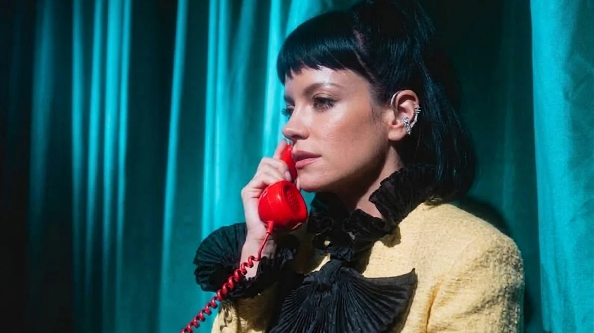 Surpriza uriasa pentru fani. Ce face Lily Allen pe scena timp de 55 de minute