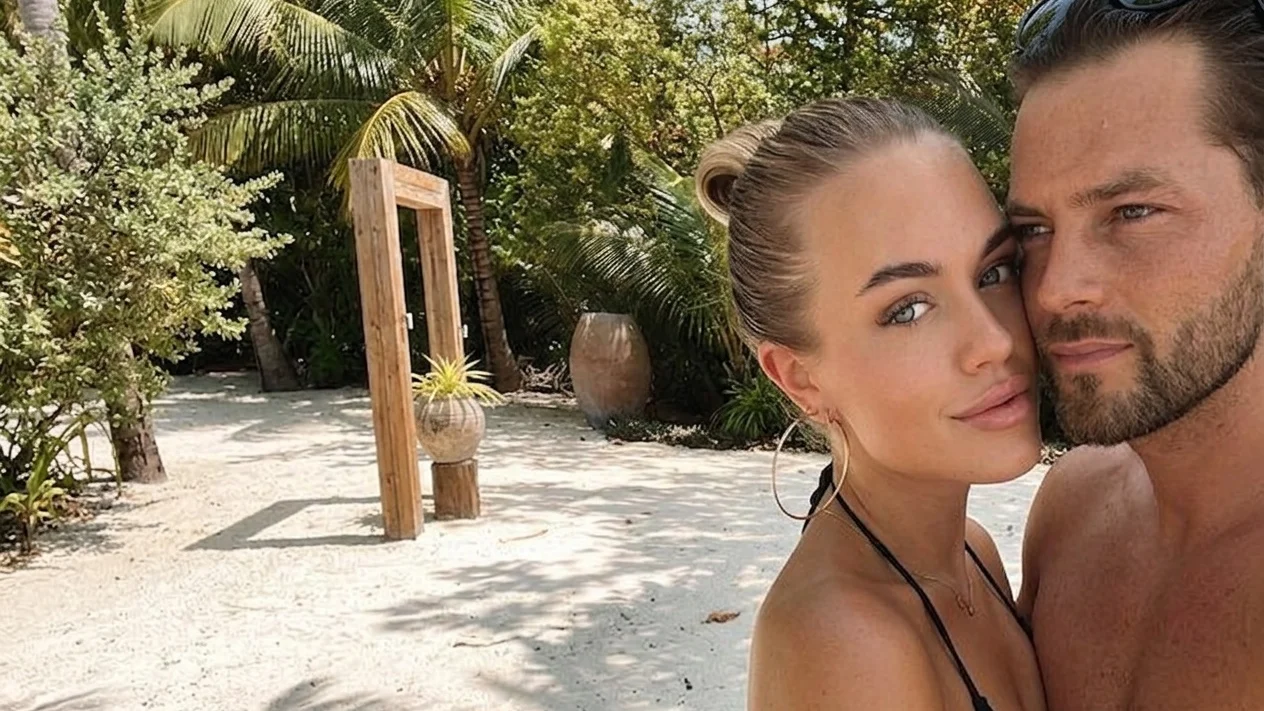 Lottie Tomlinson se casatoreste cu Lewis Burton în Marea Britanie. Locatia din Spania a fost anulata