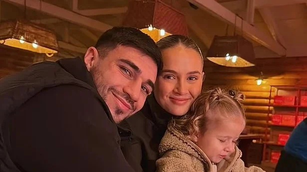 Molly Mae naste pe 12 iunie iar Tommy Fury are meci a doua zi. Familia vedetei este revoltata