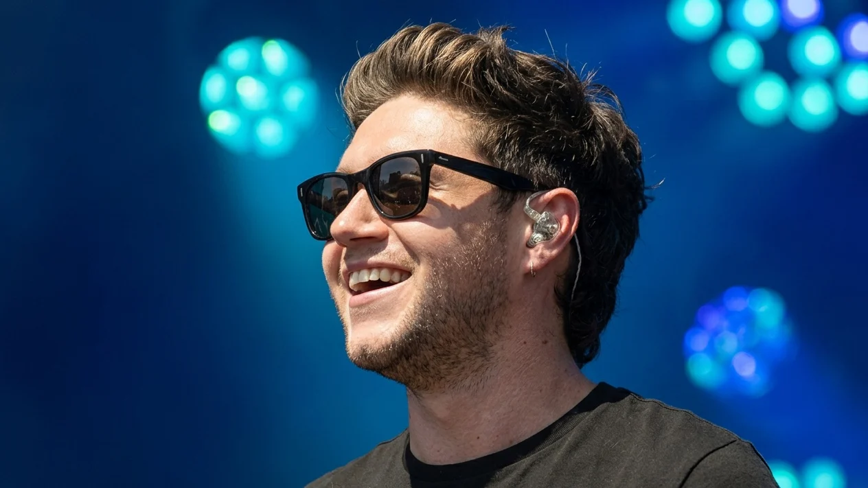 Niall Horan a rămas blocat pe autostrada M6 dupa concert. Artistul a asteptat platforma auto