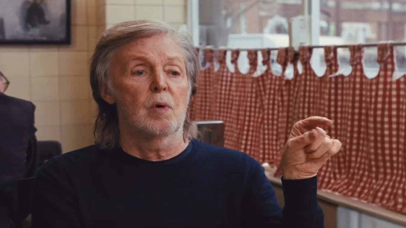 Paul McCartney compune piese noi ghidat de spiritul lui John Lennon. Artistul a lansat album la 83 de ani