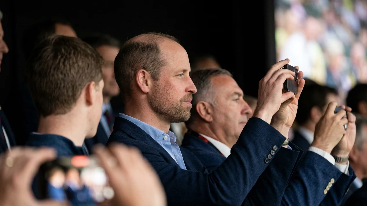 Printul William ignora telefonul la finala Aston Villa. Gestul a devenit viral pe internet