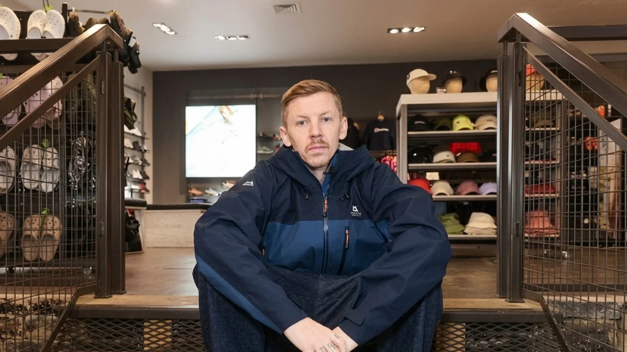 Professor Green a parasit Londra pentru sanatatea mintala. Rapperul colaboreaza cu retailerul Blacks