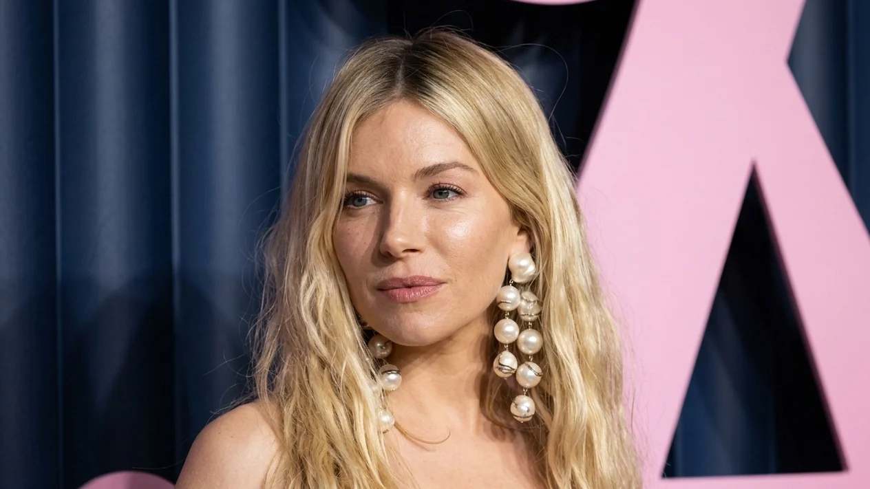Sienna Miller a clacat dupa zborul cu copiii. Actrita a revenit la muncă în doar trei săptămâni