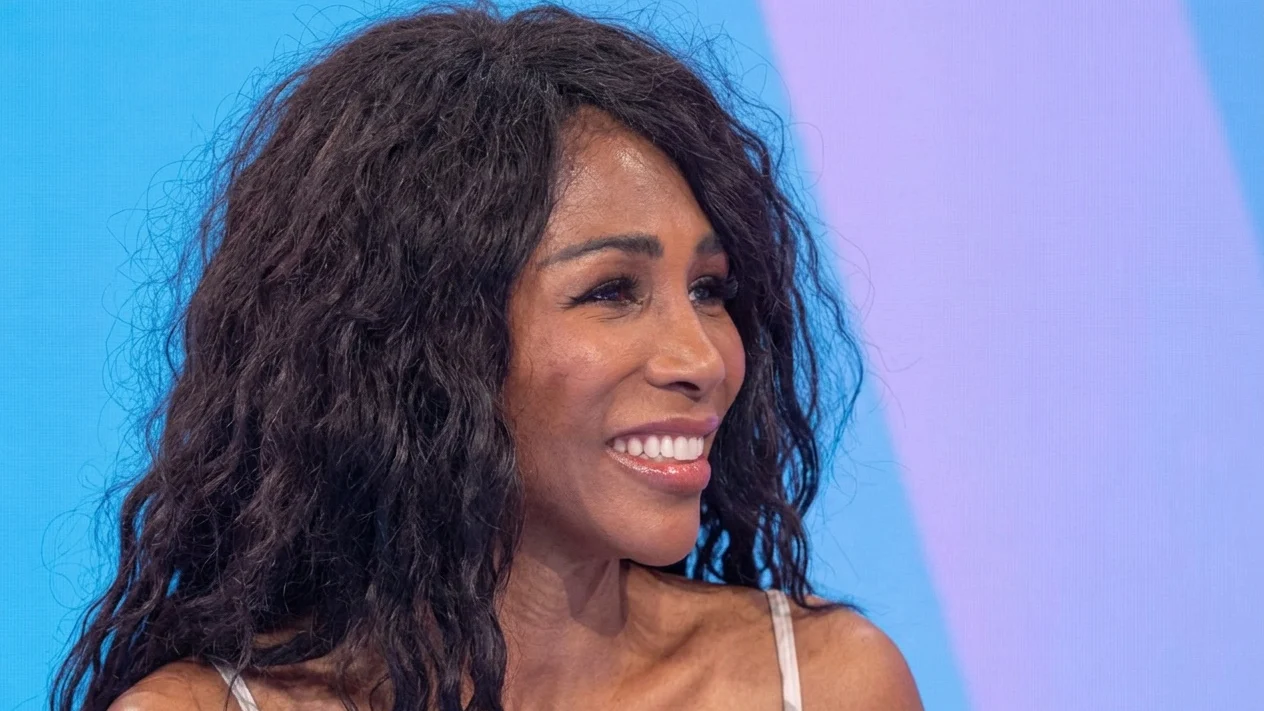 Sinitta ascunde un iubit secret de câțiva ani. Artista în vârstă de 62 de ani face dezvaluiri la TV
