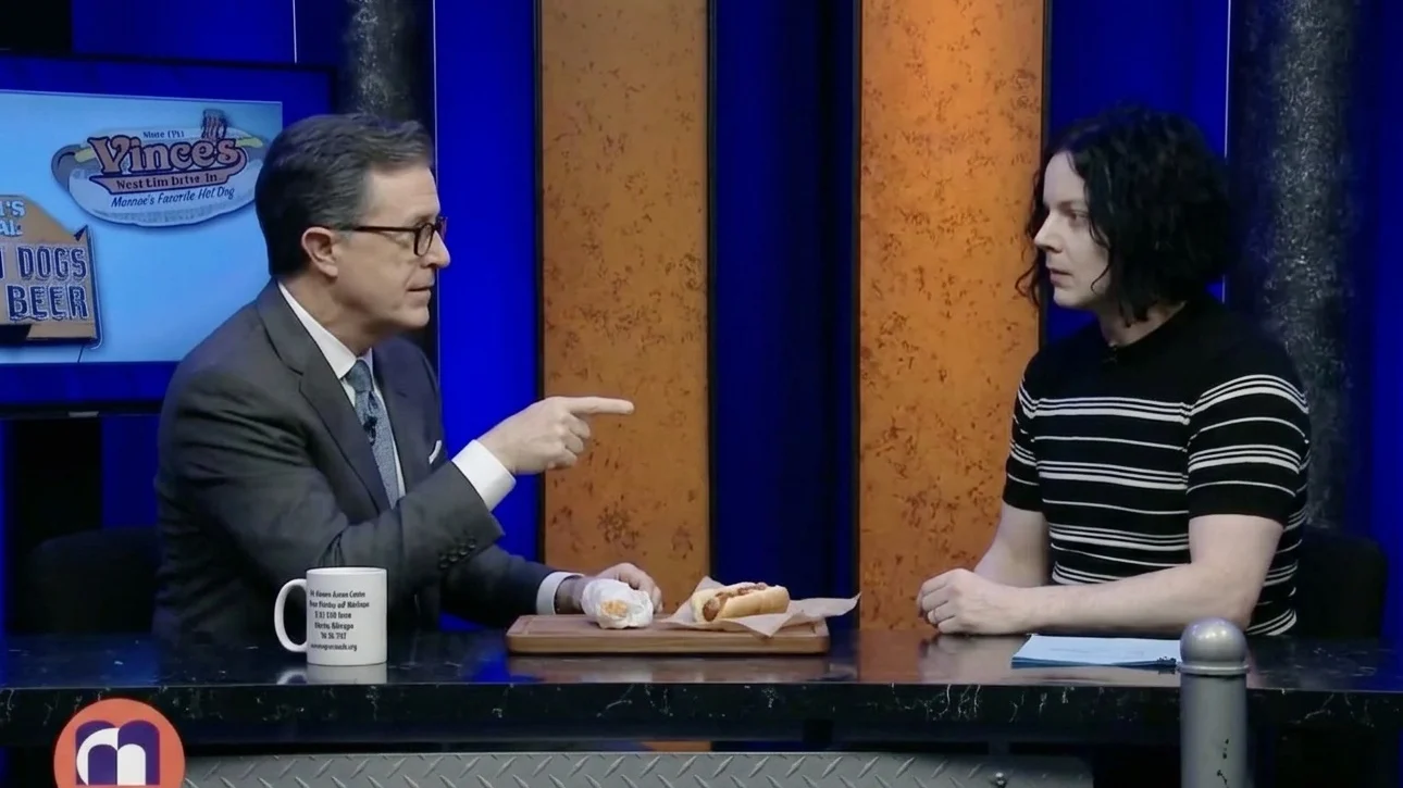 Stephen Colbert revine pe TV la 24 de ore dupa finalul CBS. Eminem și Jack White apar în emisiune