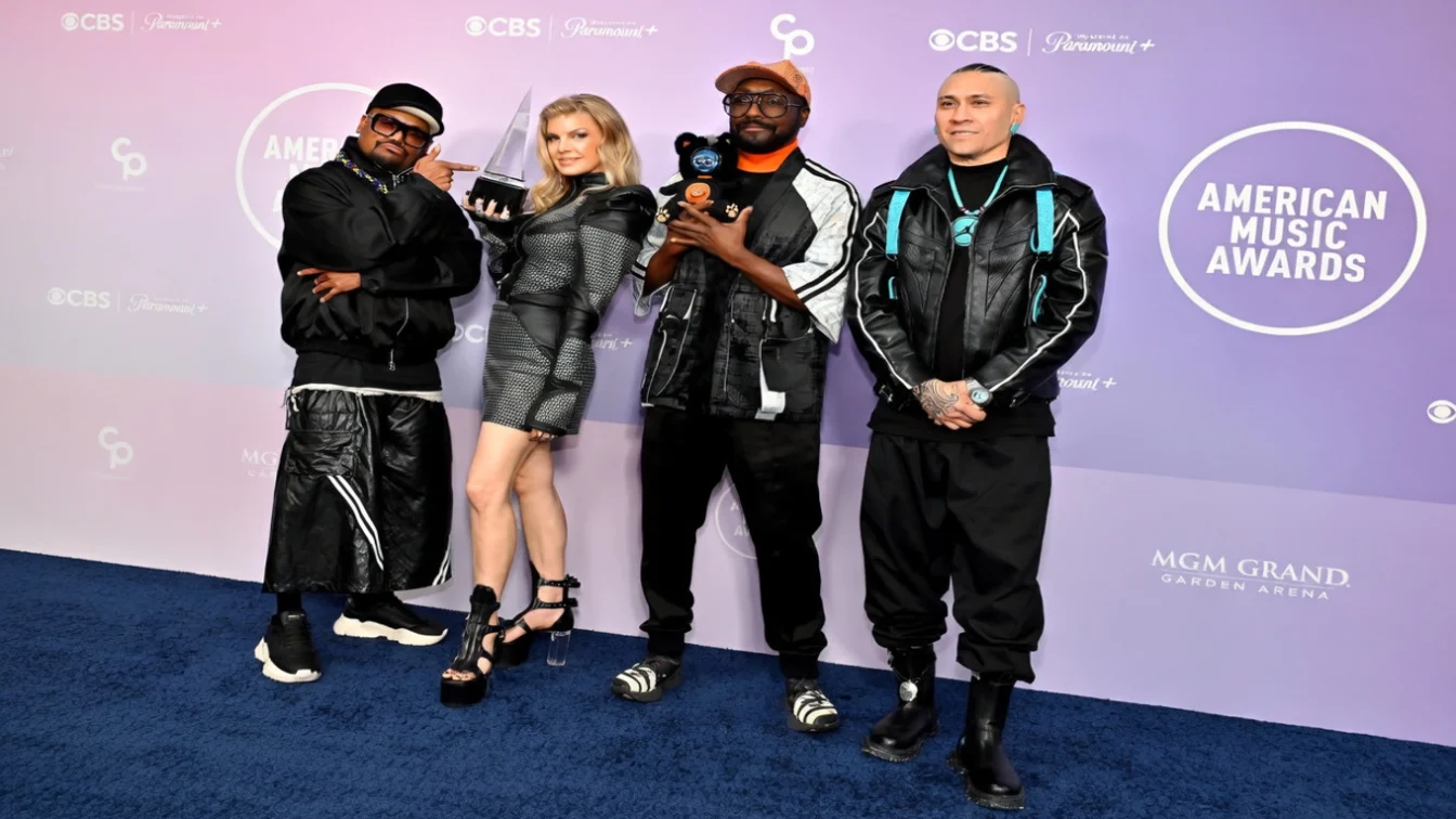 Taylor Swift a confirmat logodna cu Travis Kelce. Artista poarta tinute de mireasa în New York