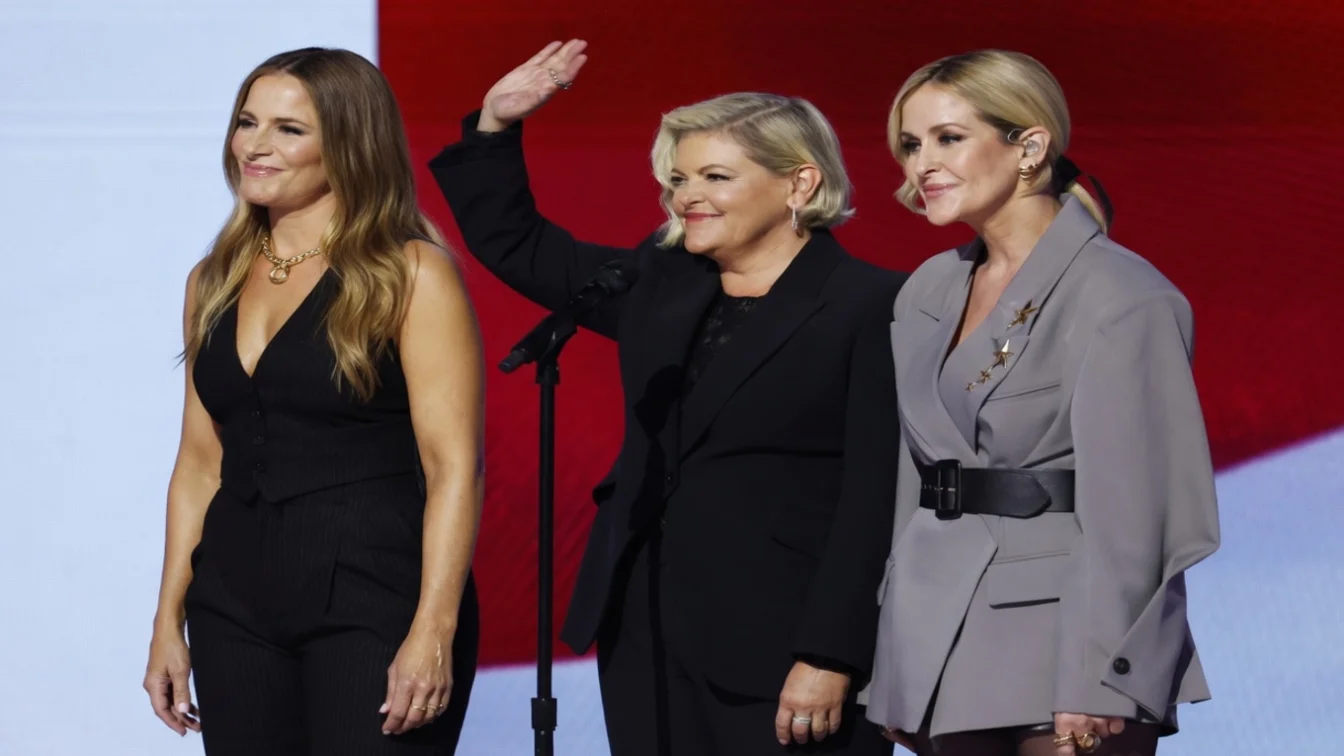 The Chicks anunta turneul aniversar Taking the Long Way. Trupa reaprinde scandalul din 2003