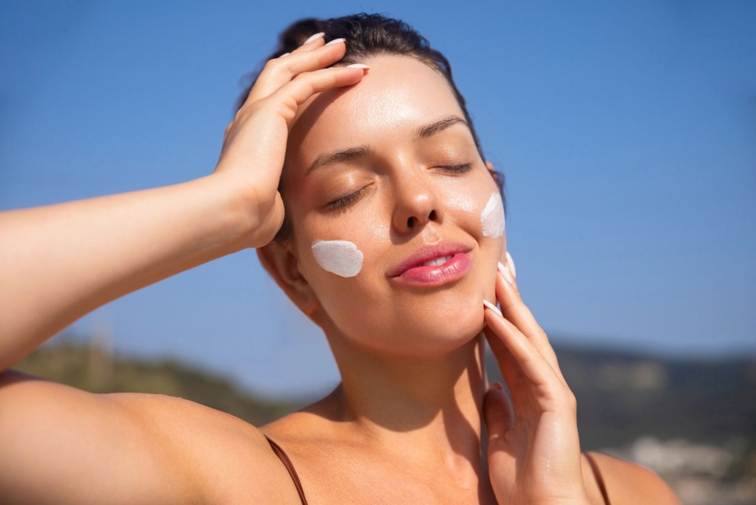 5 beneficii ale utilizării cremei cu SPF 50 și cum îți protejezi corect pielea zi de zi