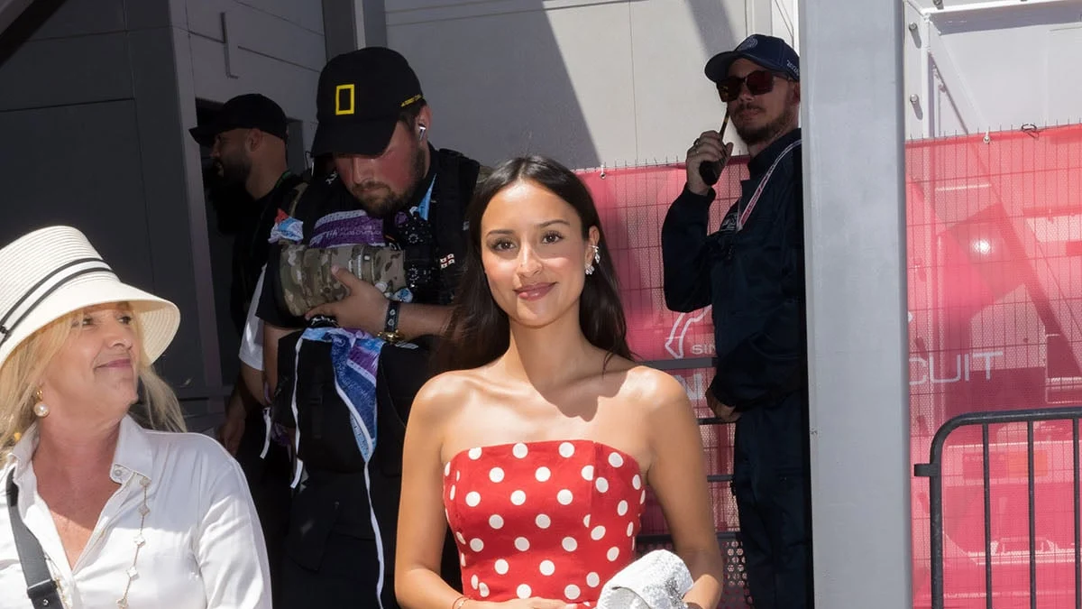Alexandra Leclerc poarta rochie Oscar de la Renta la Monaco Grand Prix. Rivalitate de stil cu Kim Kardashian