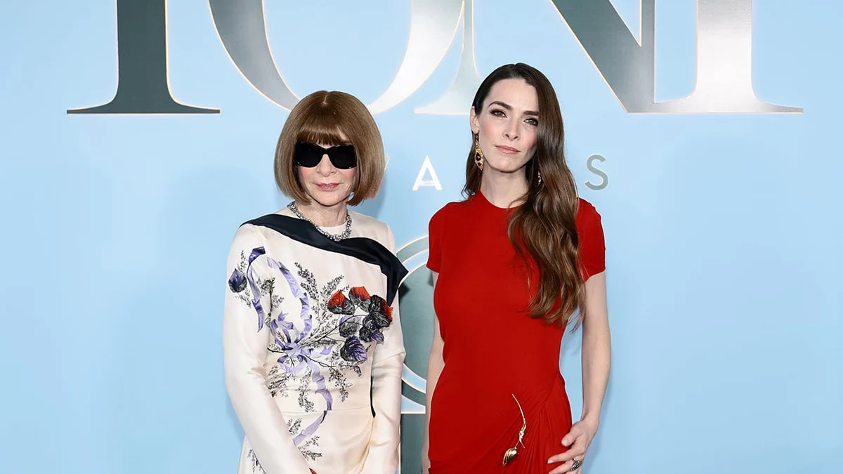 Anna Wintour și Bee Carrozzini poarta rochii florale la Premiile Tony. Criticii taxeaza colierul