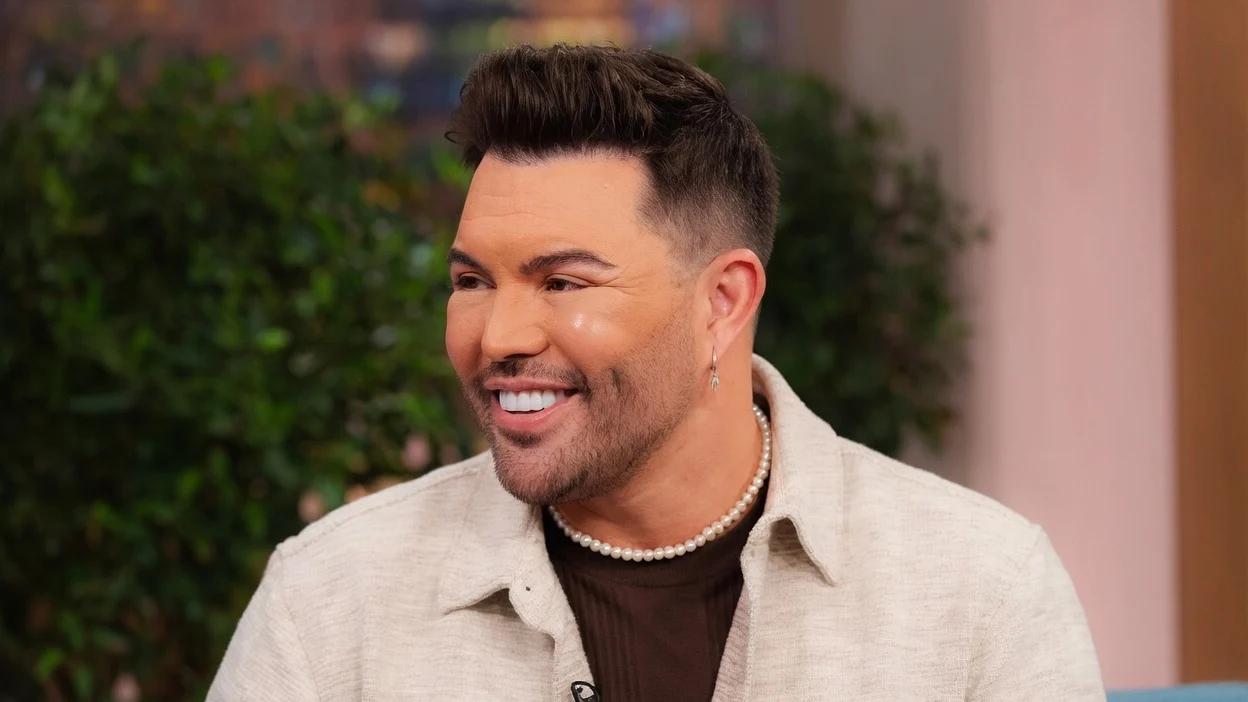 Bobby Norris a cheltuit 50.000 de lire pe fillere. Vedeta vrea acum sa se impace cu Gemma Collins