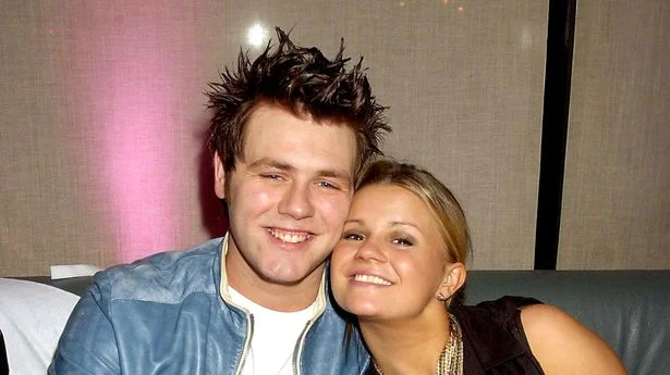 Brian McFadden o ataca pe Kerry Katona pe scena. Gluma acida despre parcarea de Ziua Tatalui